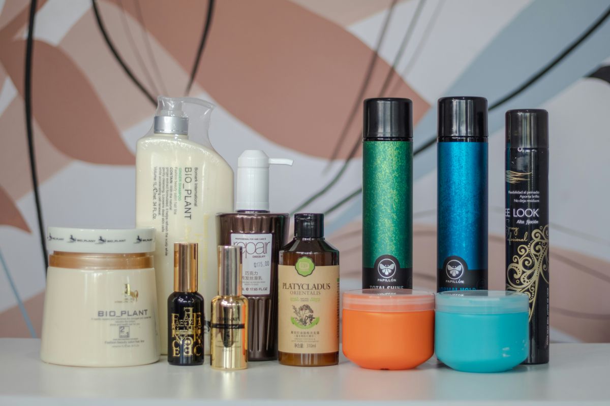 VLCC Diamond Bleach Cream – Kavya Beauty Salon